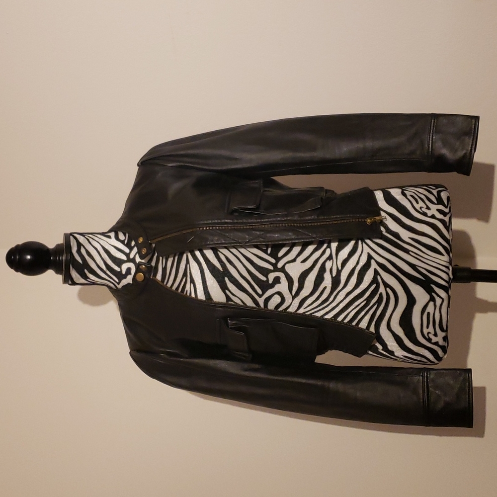 EUC MODA INTERNATIONAL Genuine leather black jacket